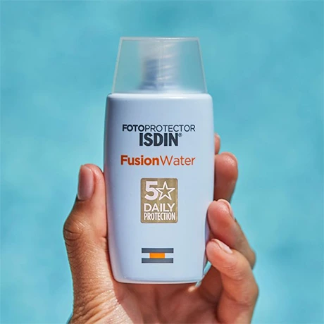 ضد آفتاب ایزدین اسپانیایی بی رنگ ضد افتاب فیوژن واتر isdin fotoprotector fusion water